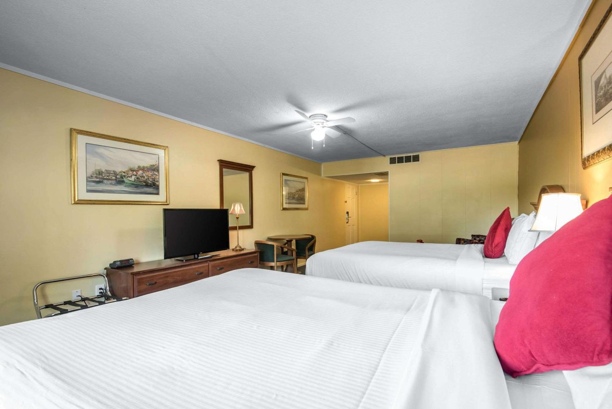 Tiltonlodge Inn & Suites Zewnętrze zdjęcie