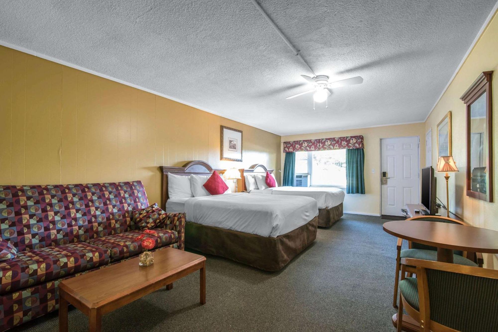 Tiltonlodge Inn & Suites Zewnętrze zdjęcie