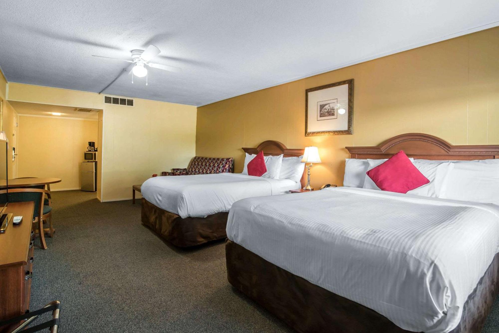 Tiltonlodge Inn & Suites Zewnętrze zdjęcie
